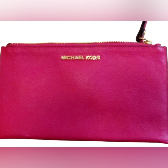 Michael Kors - NWOT- Large Pebbled Leather, Wristlet, Dust Bag, 6 Card Slots, - Picture 5 of 8